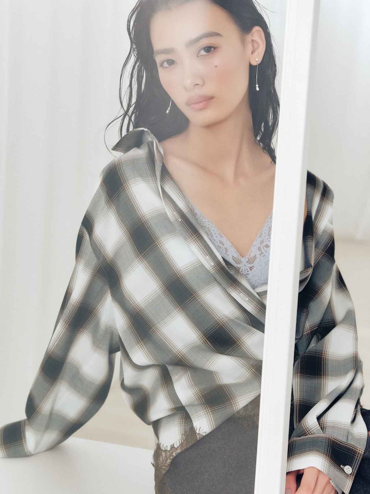画像: レーストリムチェックシャツ（ホワイト）¥20,900（フレイ アイディー） 出典：フレイ アイディー