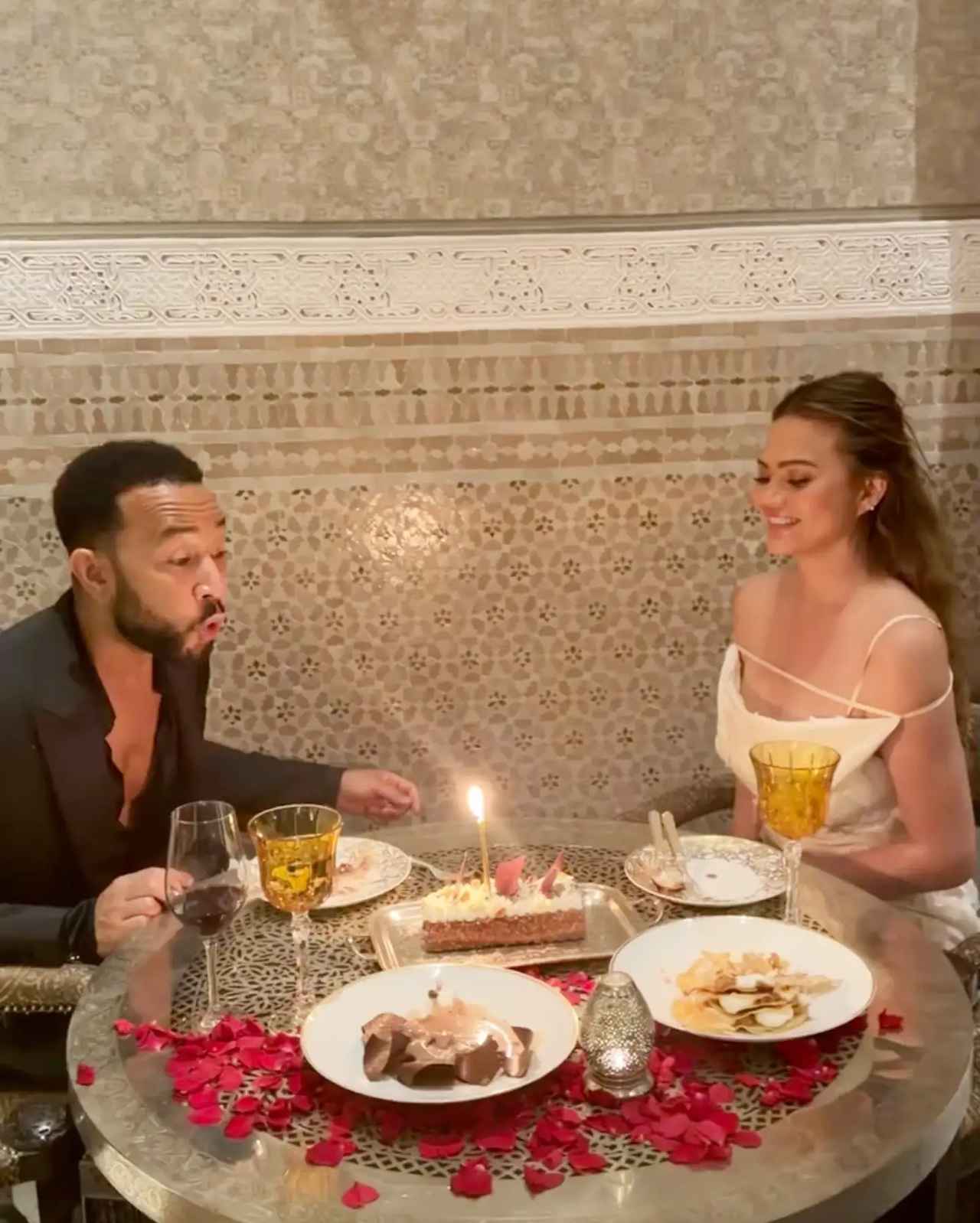 画像: 出典：Chrissy Teigen/Instagram