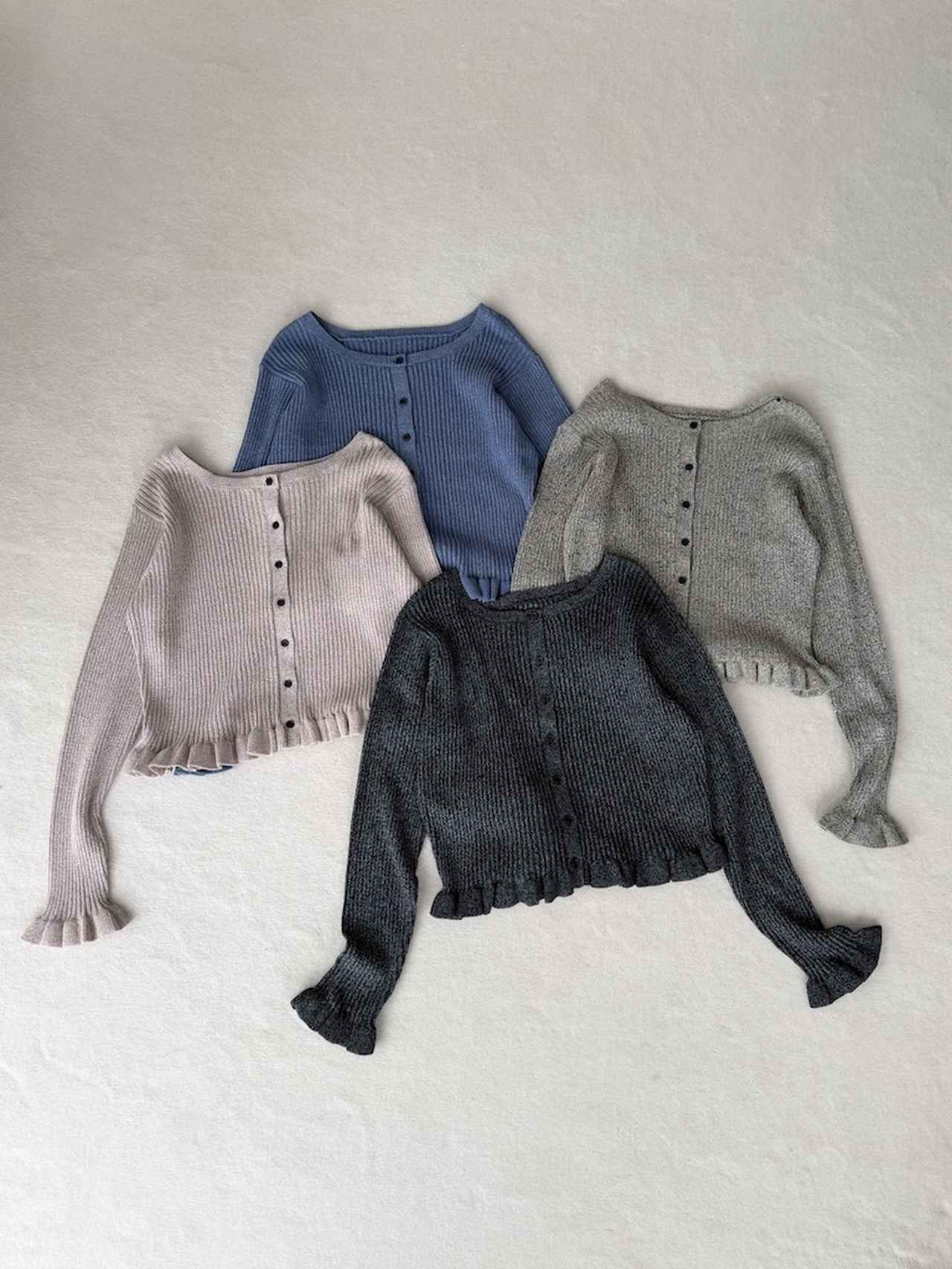 画像: メランジフリルカーディガンＬＳ（ブルー、ピンク、グレー、ブラック）各¥6,050（すべてローリーズファーム）  出典：ローリーズファーム