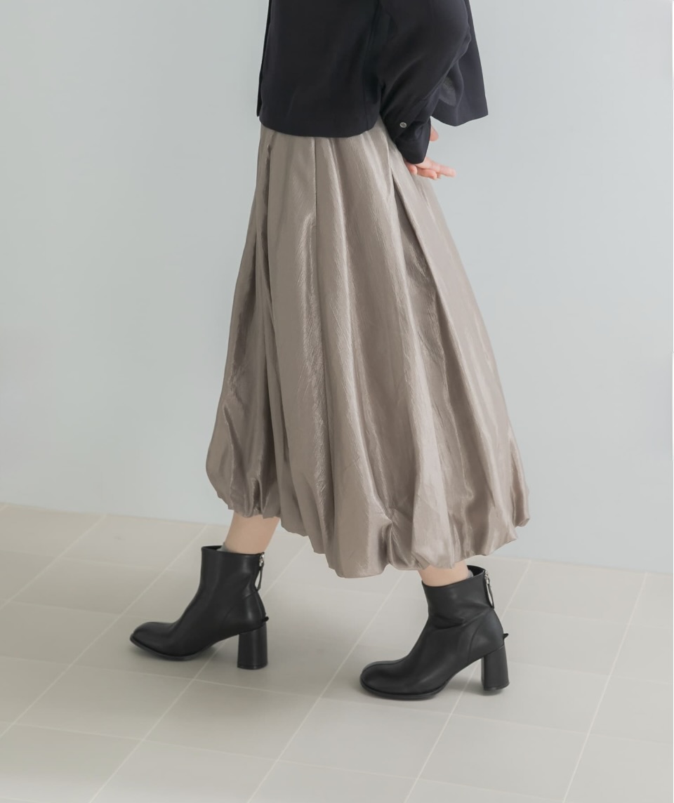 画像: URBAN RESEARCH ROSSO バルーンミディスカート（シャンパーニュ）¥16,940（アーバンリサーチ ロッソ）  出典：アーバンリサーチ ロッソ
