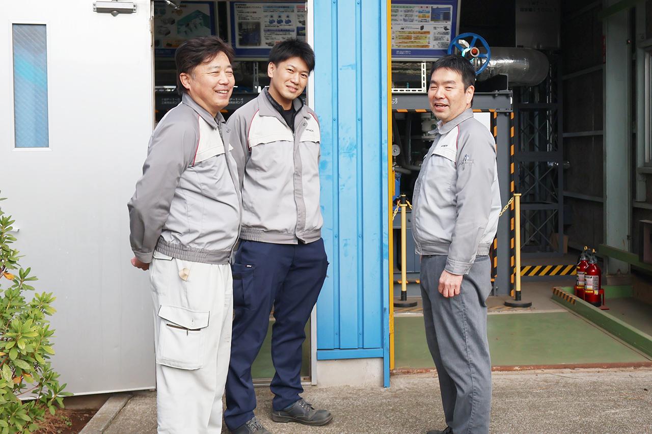 画像: 習志野事業所 環境管理センタの齊藤さん、西口さん、久世さん(左から)