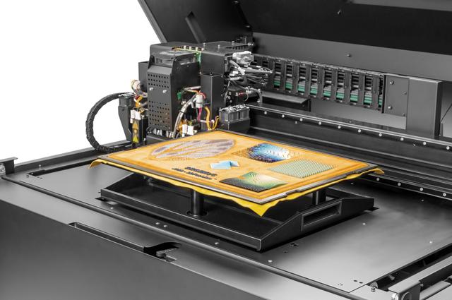 画像: ■布地への直接プリントを可能にする世界最先端の3Dプリンタ「J850™ TechStyle™」