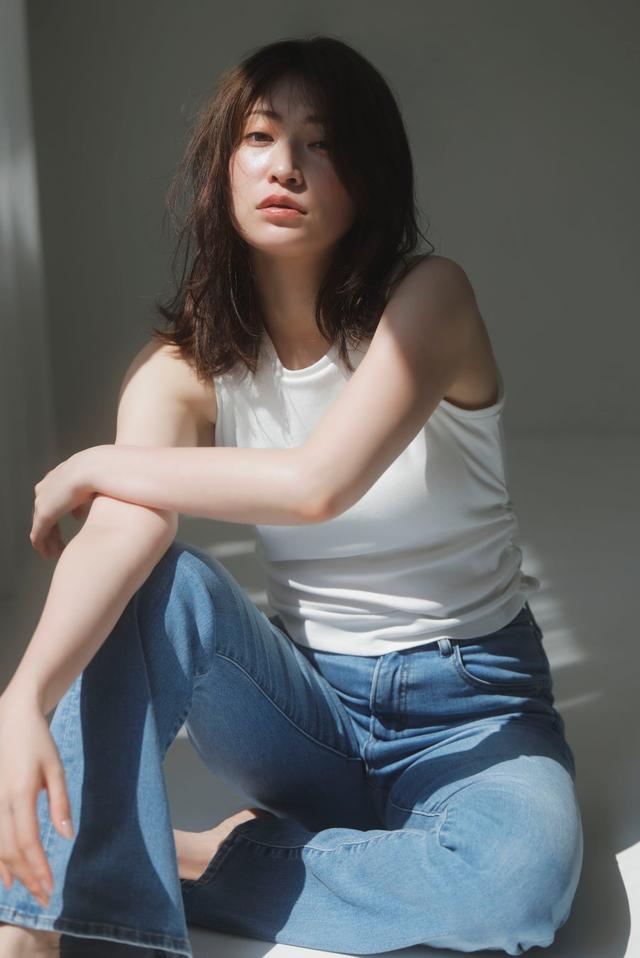 画像: tank top\9,900(tax in),denim\19.800(tax in)