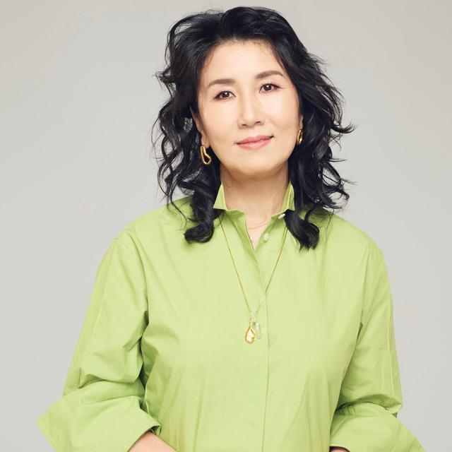 画像: 森田敦子氏　植物療法をフランスにて学び、「waphyto」の立ち上げや、フェムテックの啓蒙活動を行う。書著多数。女性誌「ELLE」にて世界のチェンジメーカー100に選出される。