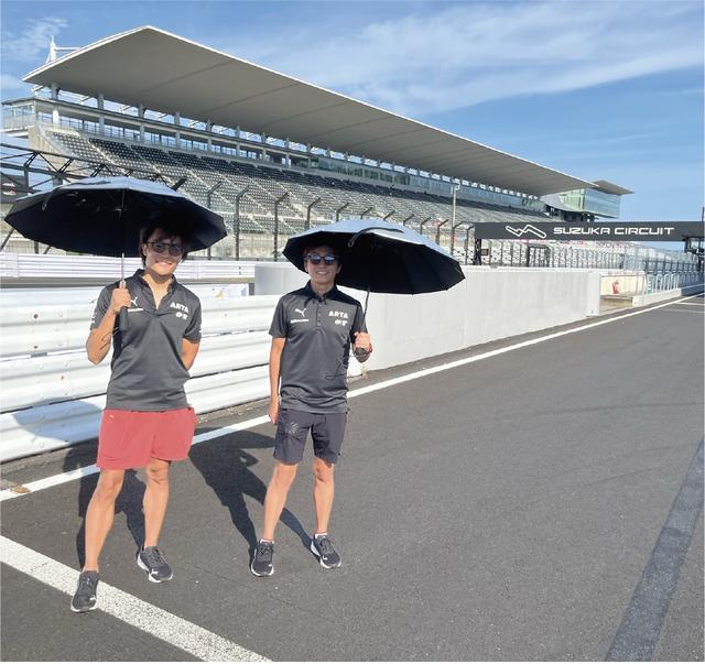 画像: 8号車:松下信治選手（左）・野尻智紀選手（右）