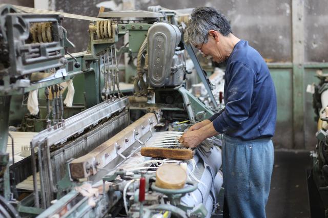 画像: HUISは、遠州産地に現存する貴重な旧式の「シャトル織機」で織られた遠州織物を中心に製品展開していることが特徴。