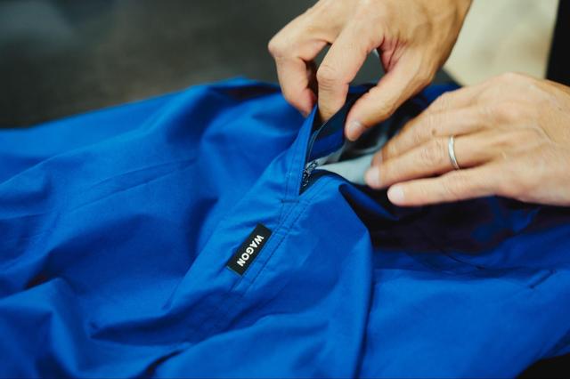 画像: 長く愛用いただけるよう、ポケットやファスナー部分は見た目も美しく補強も十分に