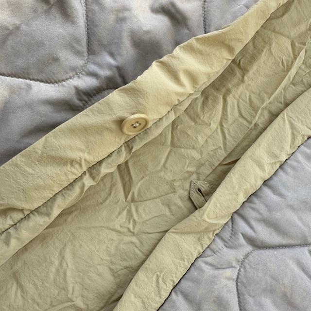 画像: 前合わせはボタンにしてさっと閉じやすくしています。