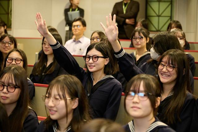 画像3: 女子聖学院中学校高校が採用、教育現場から目の紫外線対策醸成へ