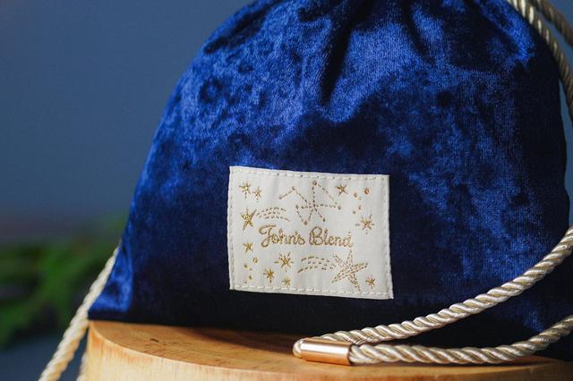 画像2: ノベルティ|濃紺ベロア×金糸の巾着ポーチ