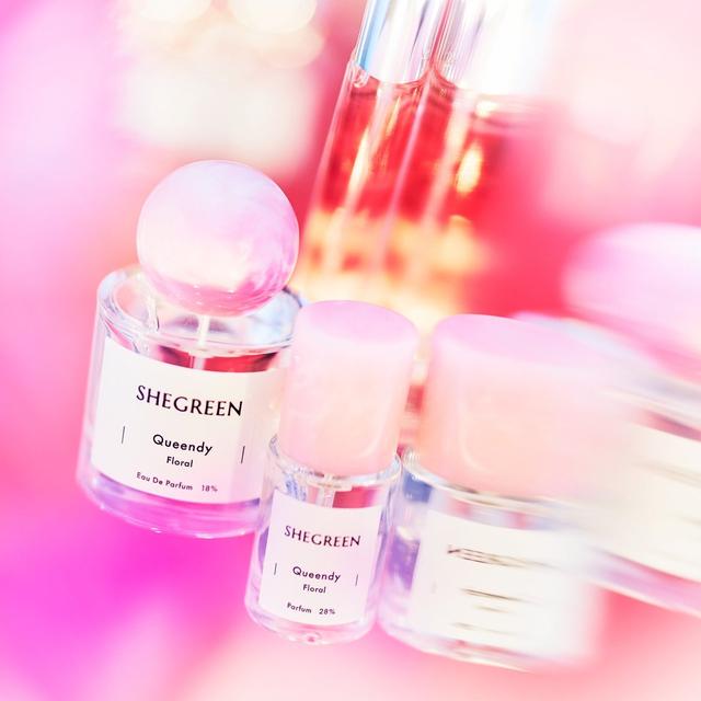 画像: Queendy｜ 華やかで芯のあるフローラルブーケ