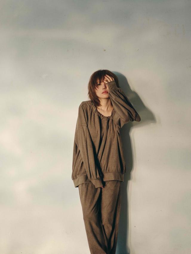 画像: Calm Paper-Bag Wide Pants ¥25,000（税抜）