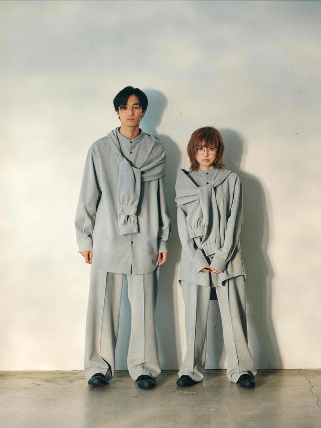 画像2: Serene Wrap Pajama Shirt ¥31,000（税抜） / Serene Drape Chino Pants ¥29,000（税抜）
