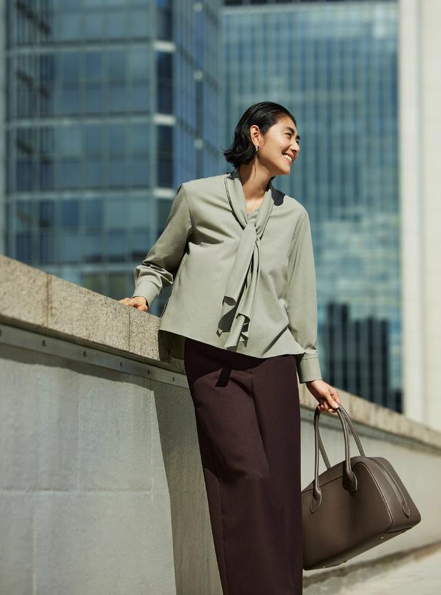 画像: Blouse / ¥25,300 / Ballsey Pants / ¥18,700 / Ballsey