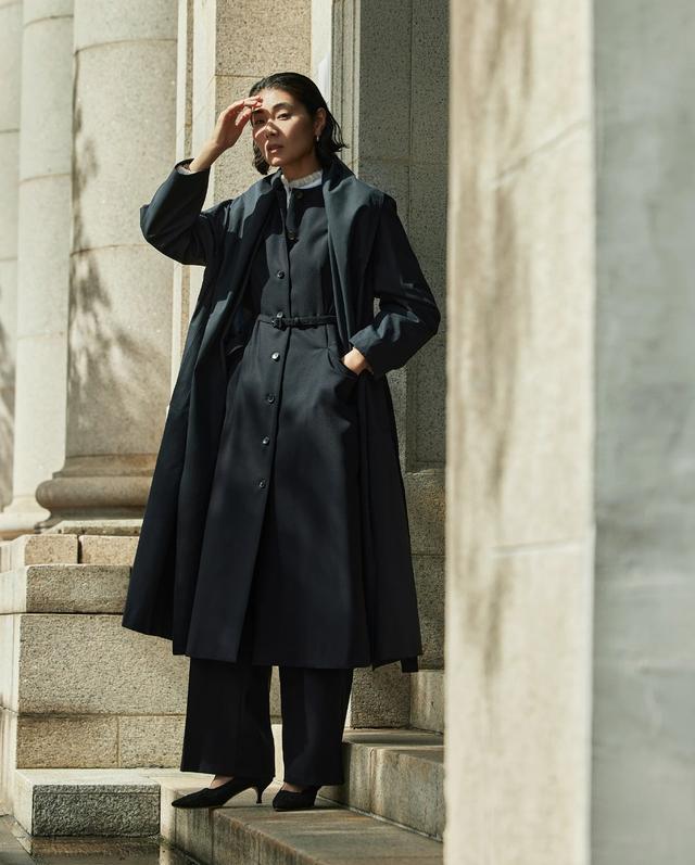 画像: Coat / ¥69,300 / TOMORROWLAND collection　Dress / ¥69,300 / TOMORROWLAND collection　Blouse / ¥26,400 / TOMORROWLAND collection　Pants / ¥29,700 / TOMORROWLAND collection