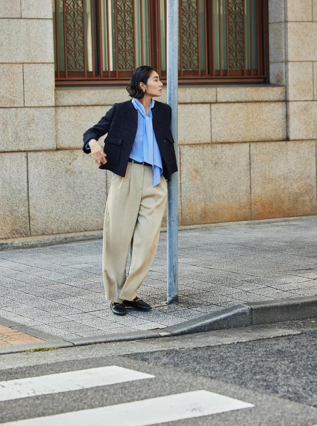 画像: Jacket / ¥39,600 / Ballsey　Blouse / ¥25,300 / Ballsey　Pants / ¥25,300 / Ballsey