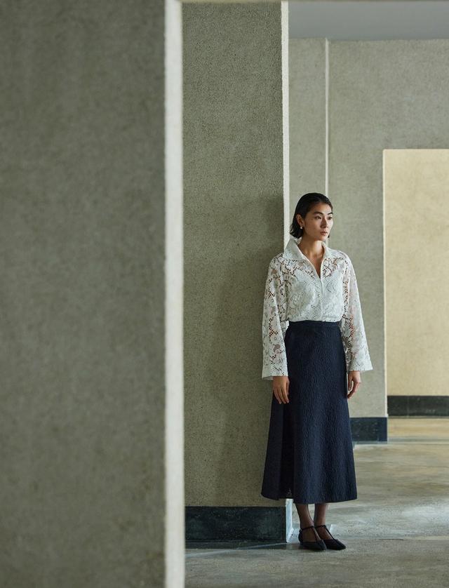 画像: Blouse / ¥28,600 / Ballsey　Skirt / ¥29,700 / Ballsey