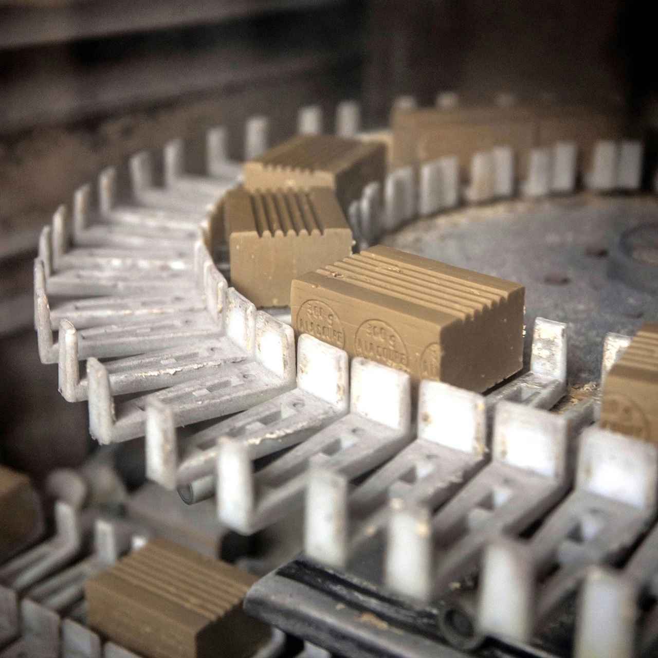 画像: マルセイユソープは古くから掃除にも重宝されてきました