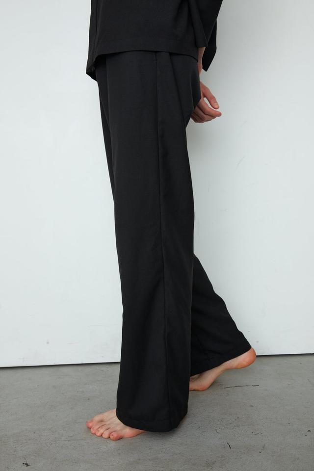画像: ウールトロピカルイージーパンツ（3万3000円）