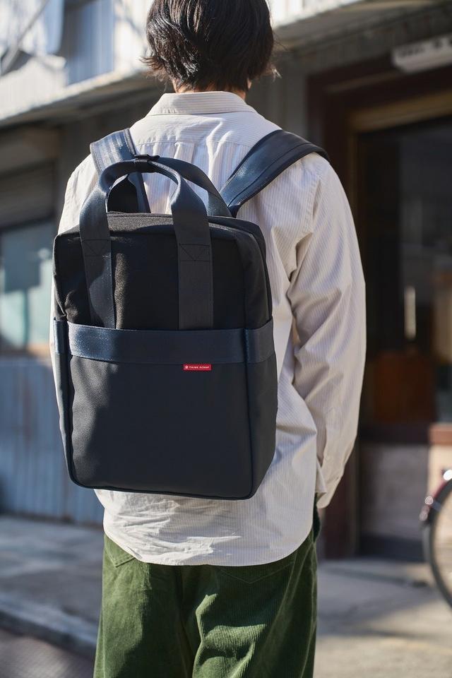 画像: シートベルト端材に加え、捨てられてしまうはずだった自動車内装用の合皮やテント生地を組み合わせたバックパック