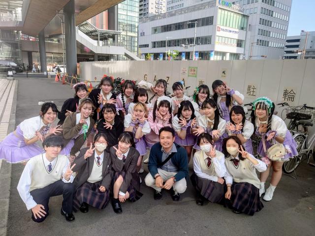 画像: ライブ会場でのアンケート活動の様子