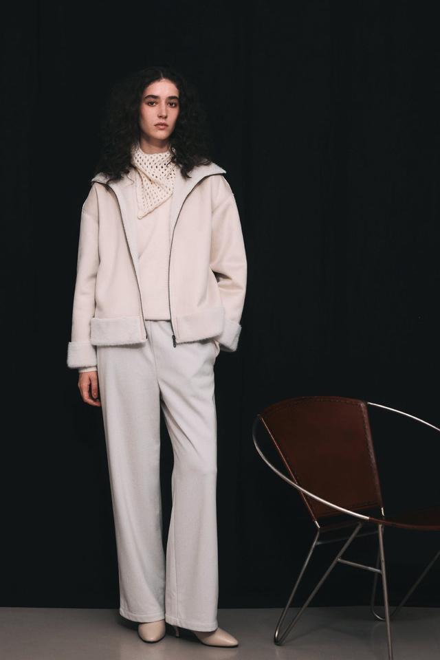 画像: Jacket \25,300 Knit \9,900 Pants \11,000