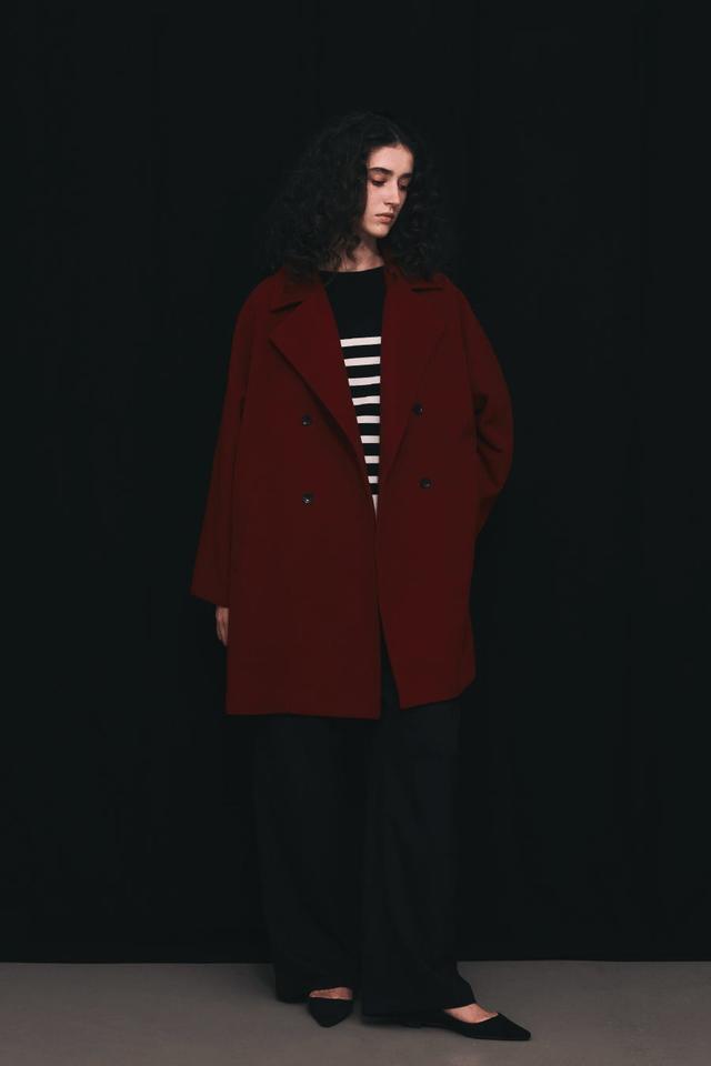 画像: Coat \53,900 Knit \9,900 Pants \15,400