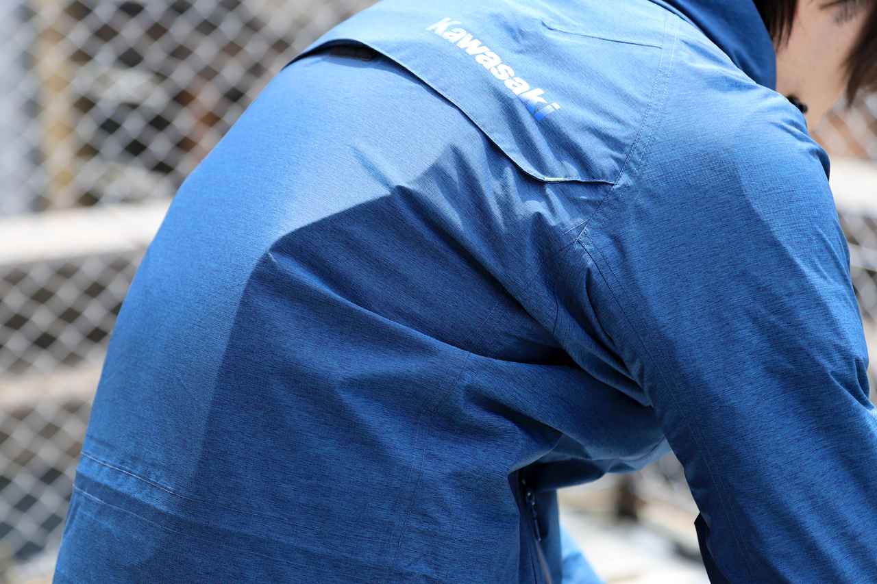 画像3: ▲肩・肘にはCEプロテクター、背中にはソフトプロテクターが内蔵されています。すべて脱着可能。胸部にはクシタニ製の別売のものを装着できます。