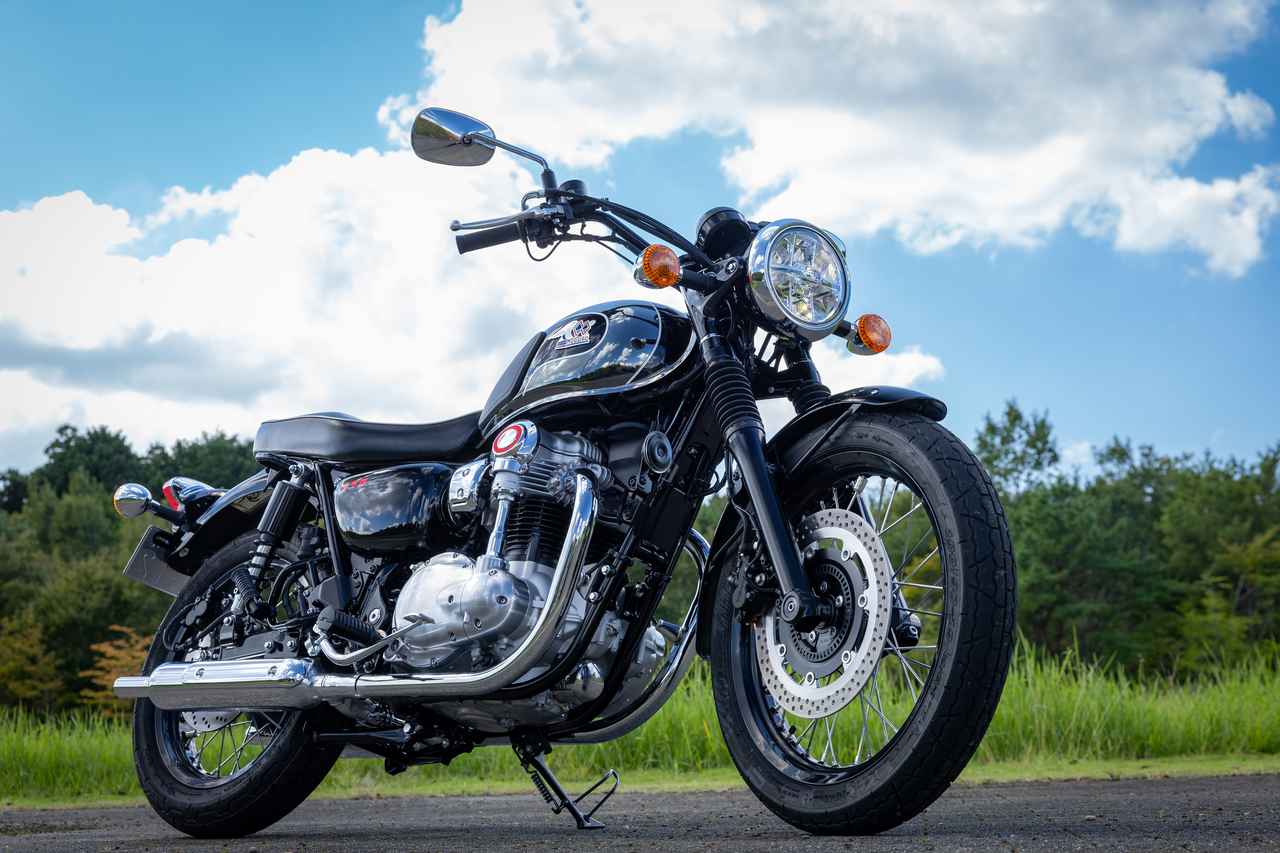 画像: Kawasaki MEGURO K3 2025年モデル 総排気量:773cc エンジン形式:空冷4ストロークSOHC4バルブ並列2気筒 シート高:790mm 車両重量:227kg 発売日:2024年9月1日(日) 税込価格:140万8000円