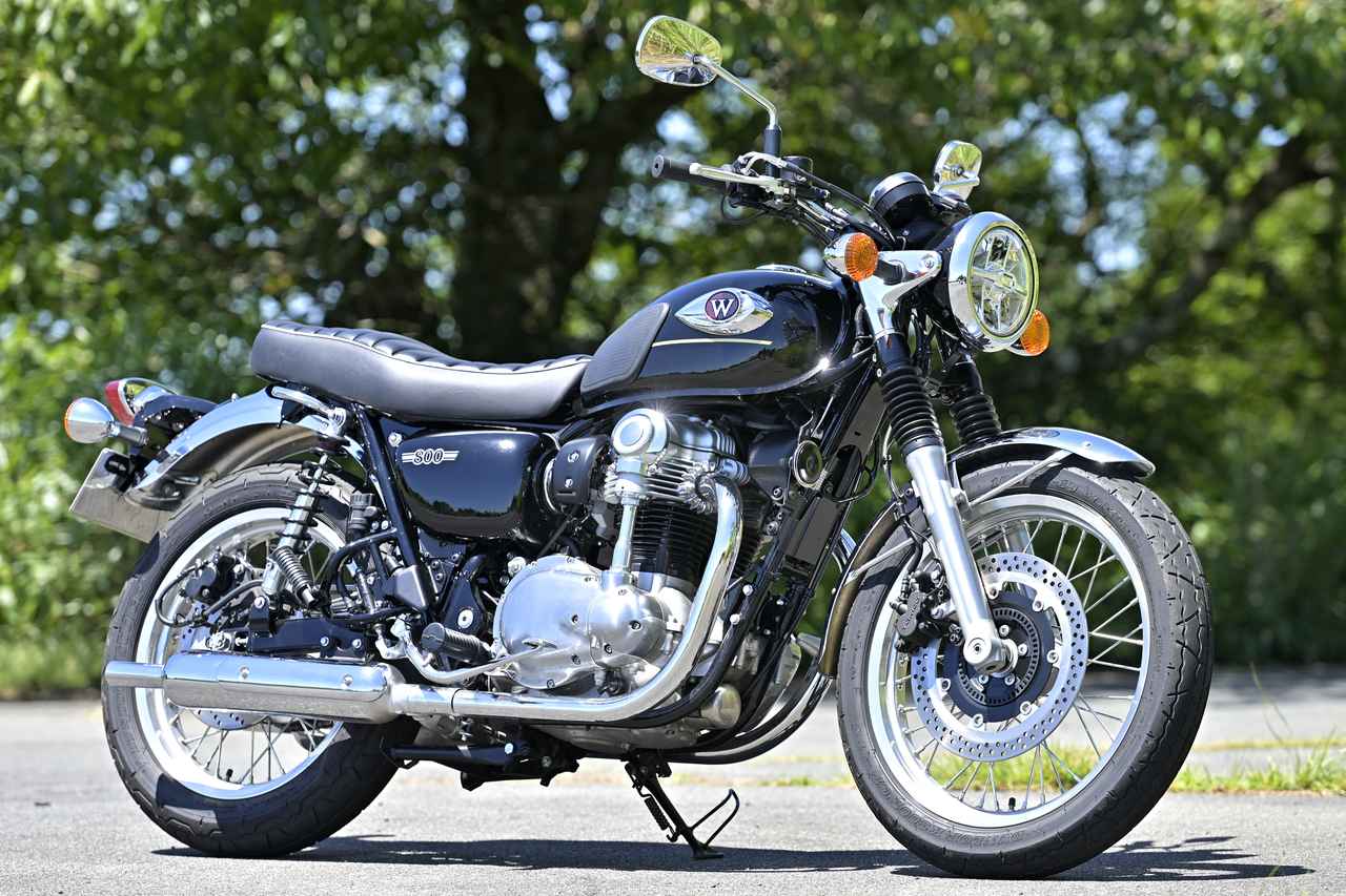 画像: Kawasaki W800 2025年モデル 総排気量：773cc エンジン形式：空冷4ストロークSOHC4バルブ並列2気筒 シート高：790mm 車両重量：226kg 発売日：2024年9月1日（日） 税込価格：124万3000円