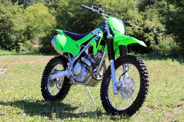 画像: Kawasaki KLX230R S 排気量：232cc シート高：875mm ※クローズドコース専用モデル