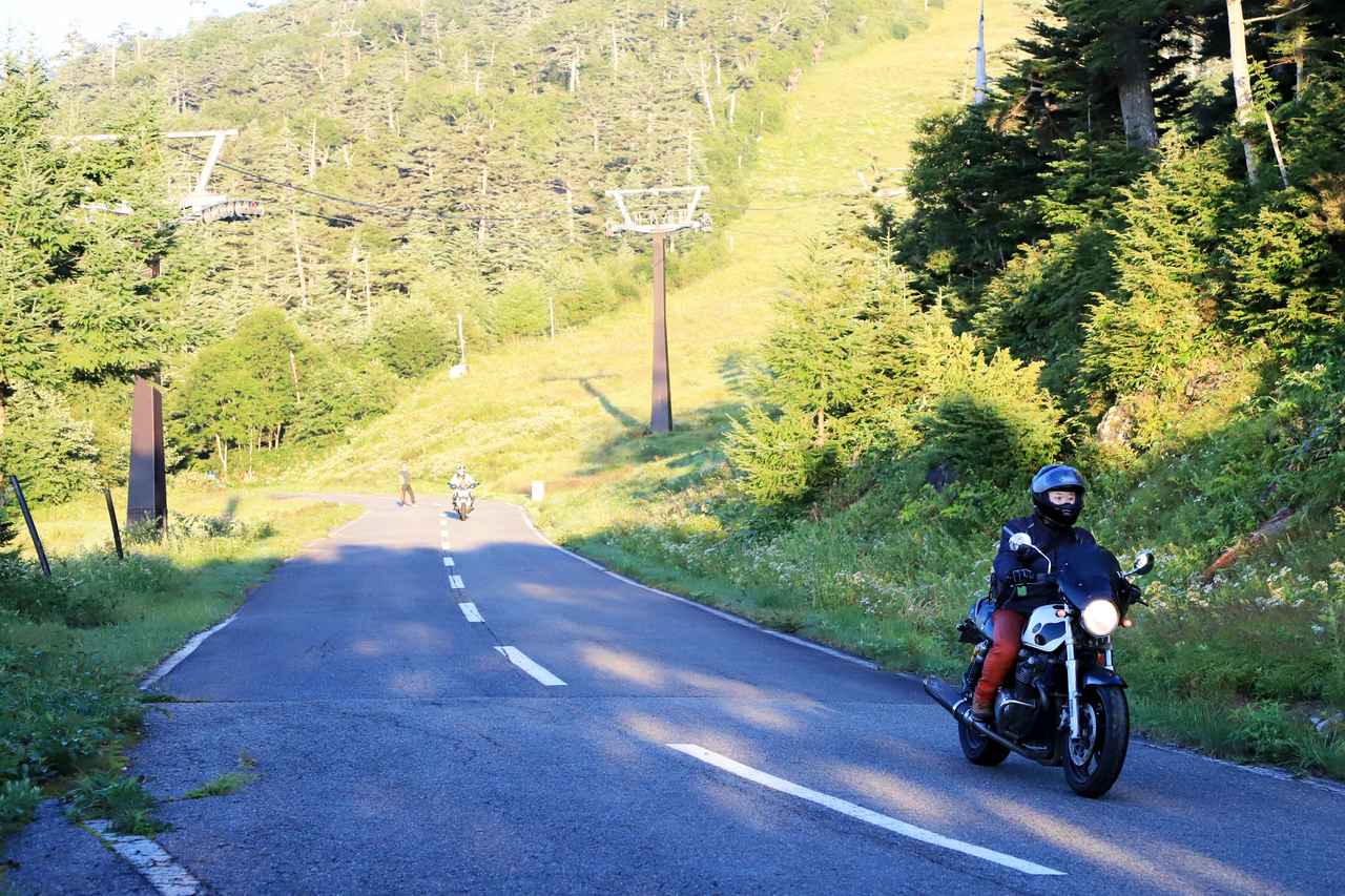 画像8: ▲CAMP ONTAKE 雲の上エリアからベースまでの帰り道はすっかり明るくなって、みなさん御岳スカイラインを軽快に楽しんでいました。