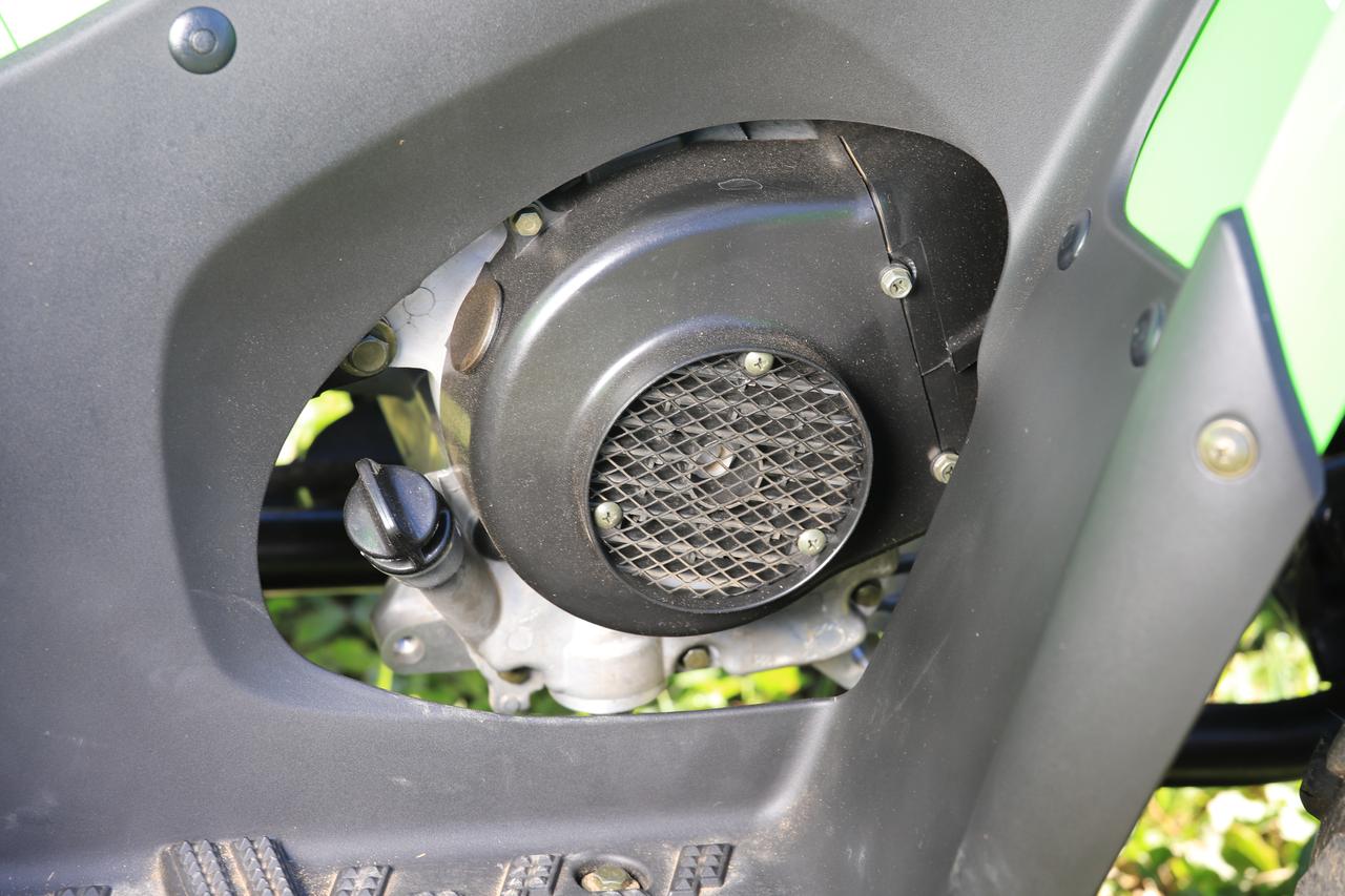 画像5: 大人も楽しめる⁉ 6歳から乗れるカワサキ「KFX50」は小さな車体で悪路の坂もグングン進む！【インプレッション】