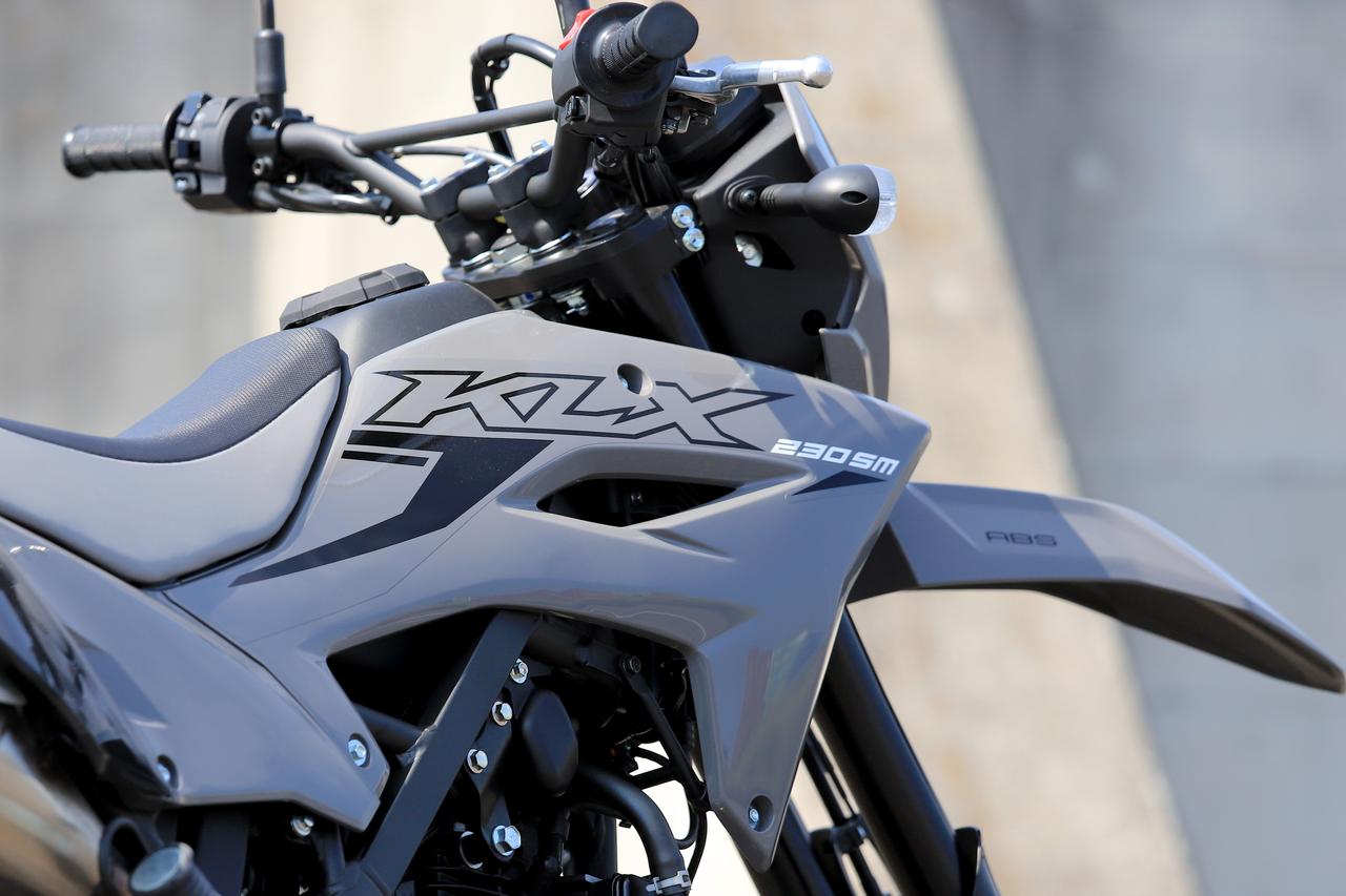 画像1: KLX230SMの街乗り性能と使い勝手