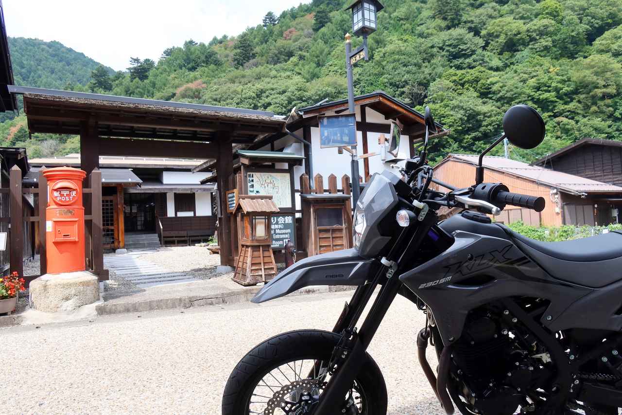 画像5: 峠道ではモタードとして本領発揮？