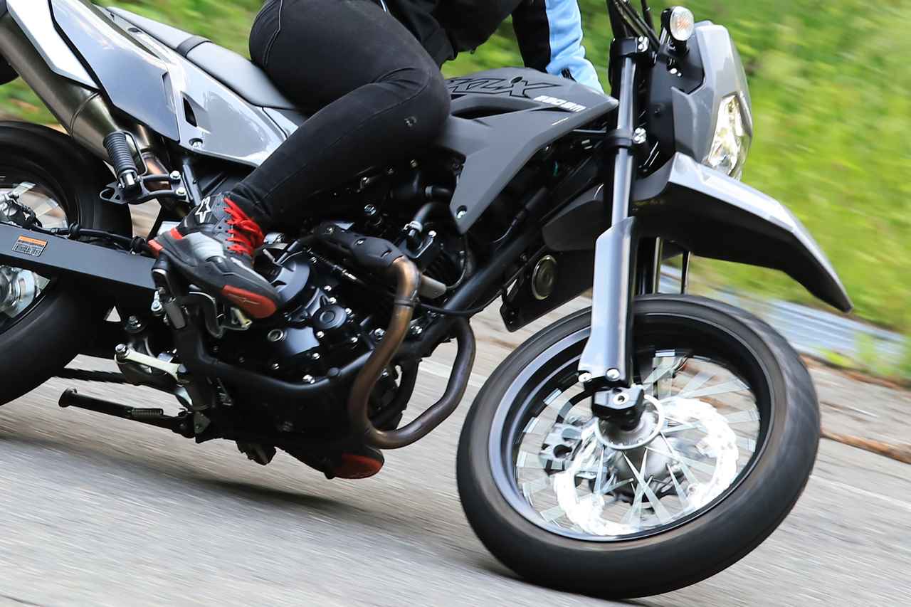 画像2: 荒れた路面でも大丈夫! よく動くサスペンション