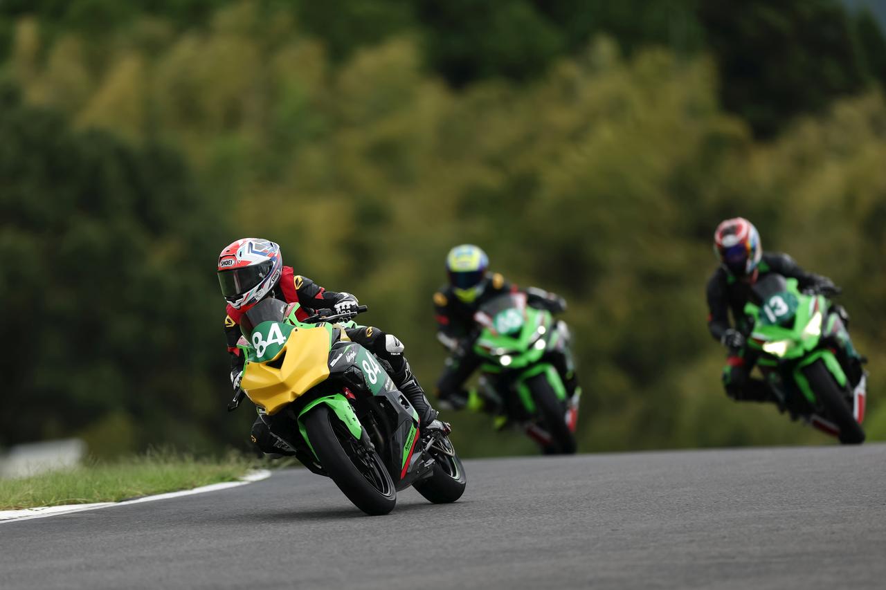 画像1: Ninja ZX-25Rの女性オーナーさん必見！ Ninja Team Green Cupの「レディースクラス」はレース初挑戦にぴったりです