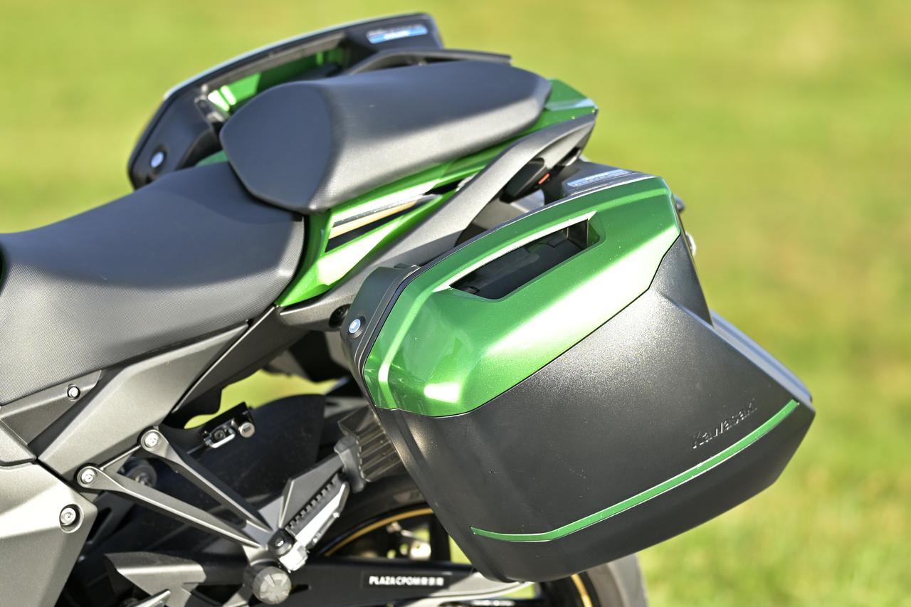 画像1: 専用パニアケースでスマートな積載を実現