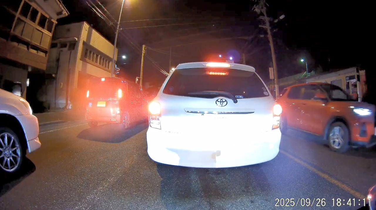 画像: ▲本機で録画した映像から切り出したキャプチャです。明るいヘッドライトと高精細な映像記録性能の相乗効果により、暗い場所でも鮮明な映像を残すことができます。