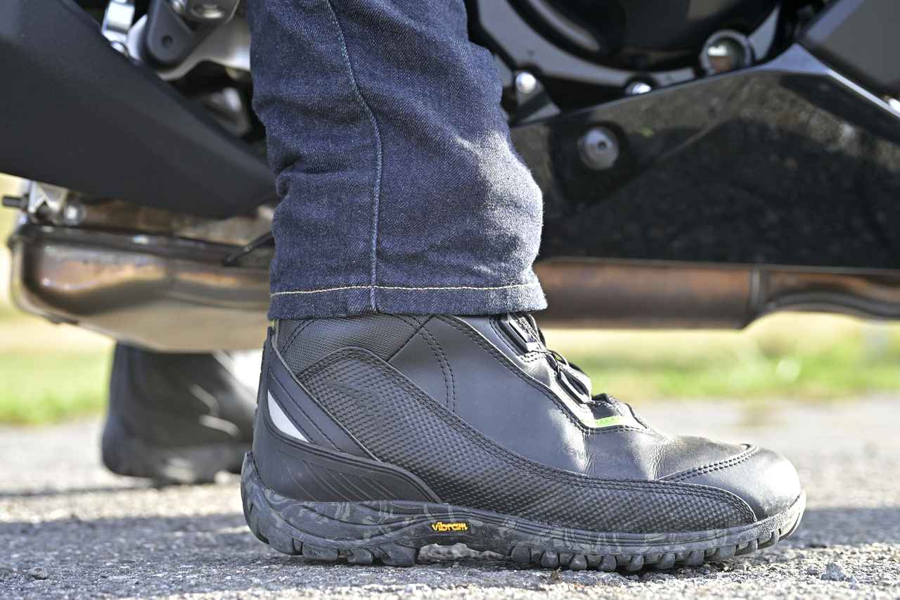 画像: ▲かかとは接地させようと思えば、触れる程度に着きました。