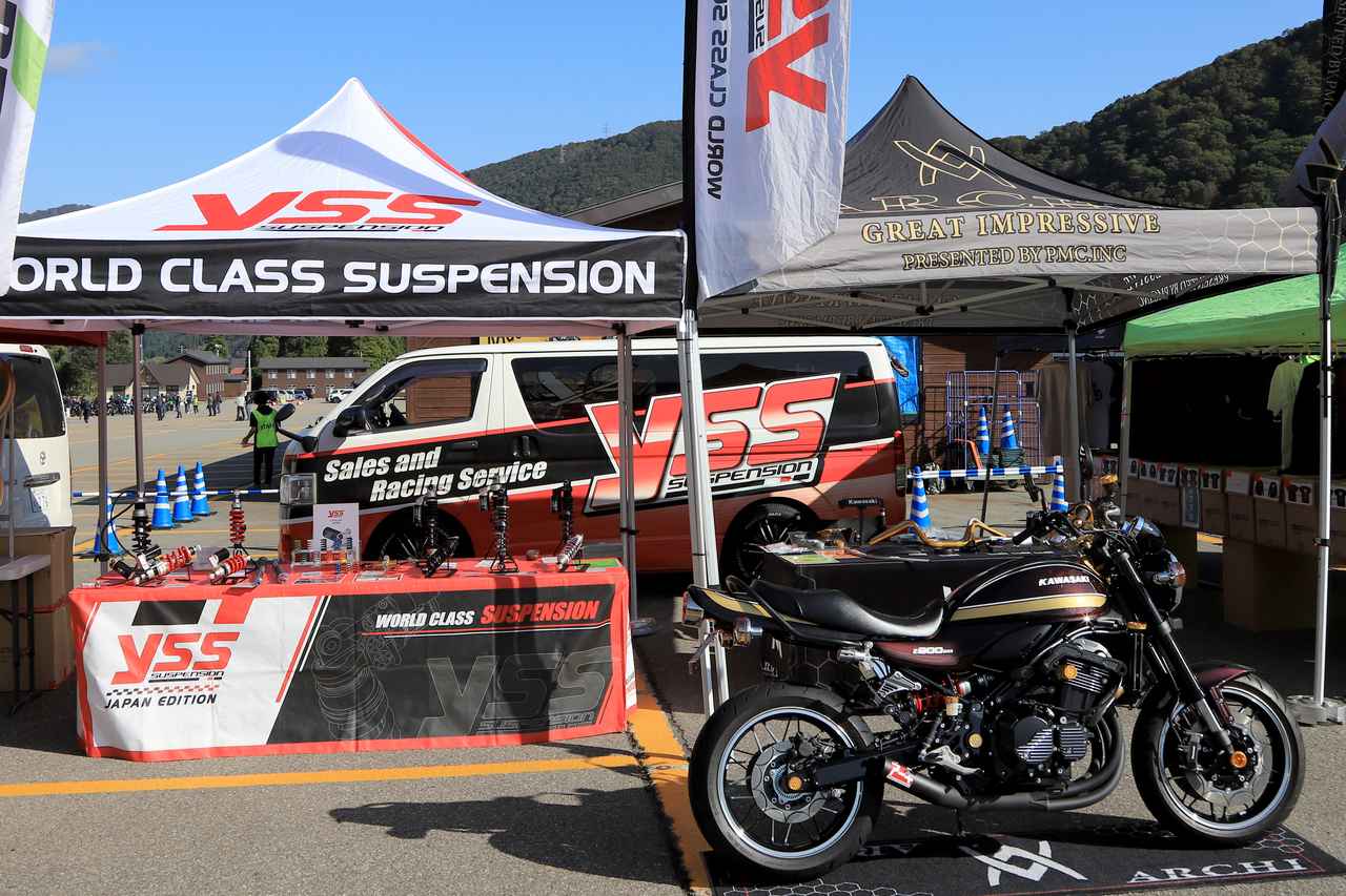 画像1: ▲PMCブース。YSSサスペンションやARCHI製パーツの展示に加え、カスタムデモ車「Z900RS ゴールドアクセント」も登場!