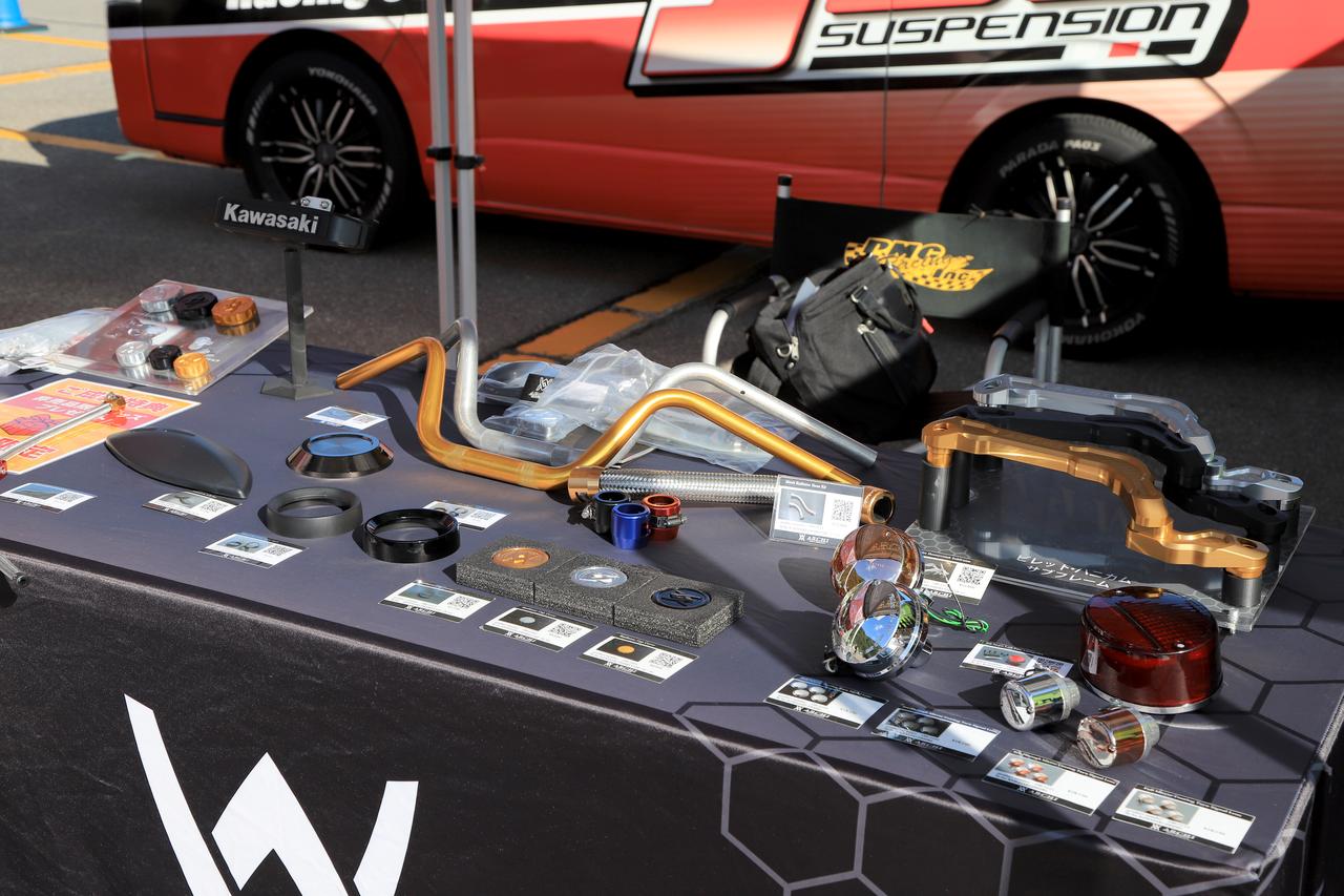 画像4: ▲PMCブース。YSSサスペンションやARCHI製パーツの展示に加え、カスタムデモ車「Z900RS ゴールドアクセント」も登場!