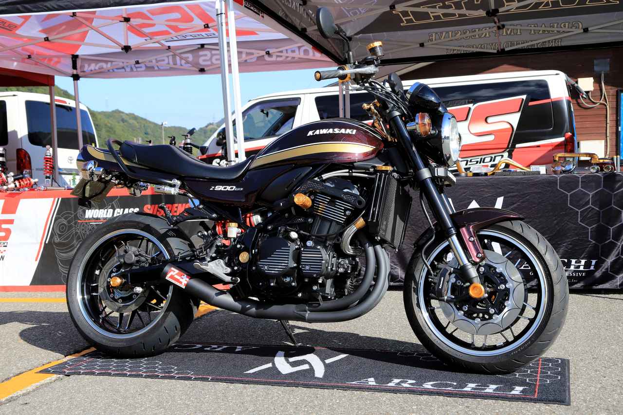 画像3: ▲PMCブース。YSSサスペンションやARCHI製パーツの展示に加え、カスタムデモ車「Z900RS ゴールドアクセント」も登場!