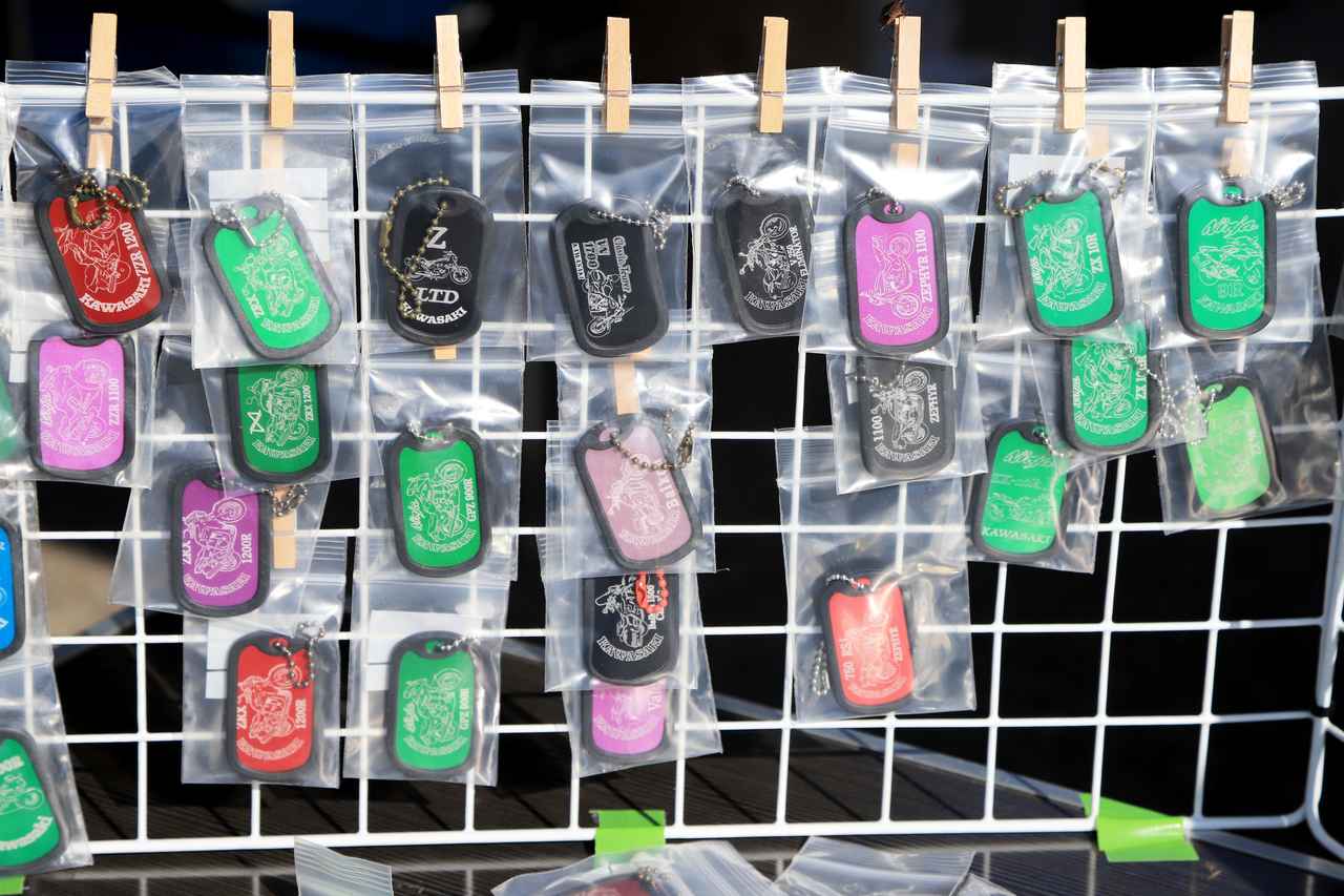 画像2: ▲NIGHT★WALKERブース。オリジナルデザインのドッグタグの販売とともに、マグカップにレーザープリントするサービスが人気を呼んでいました。