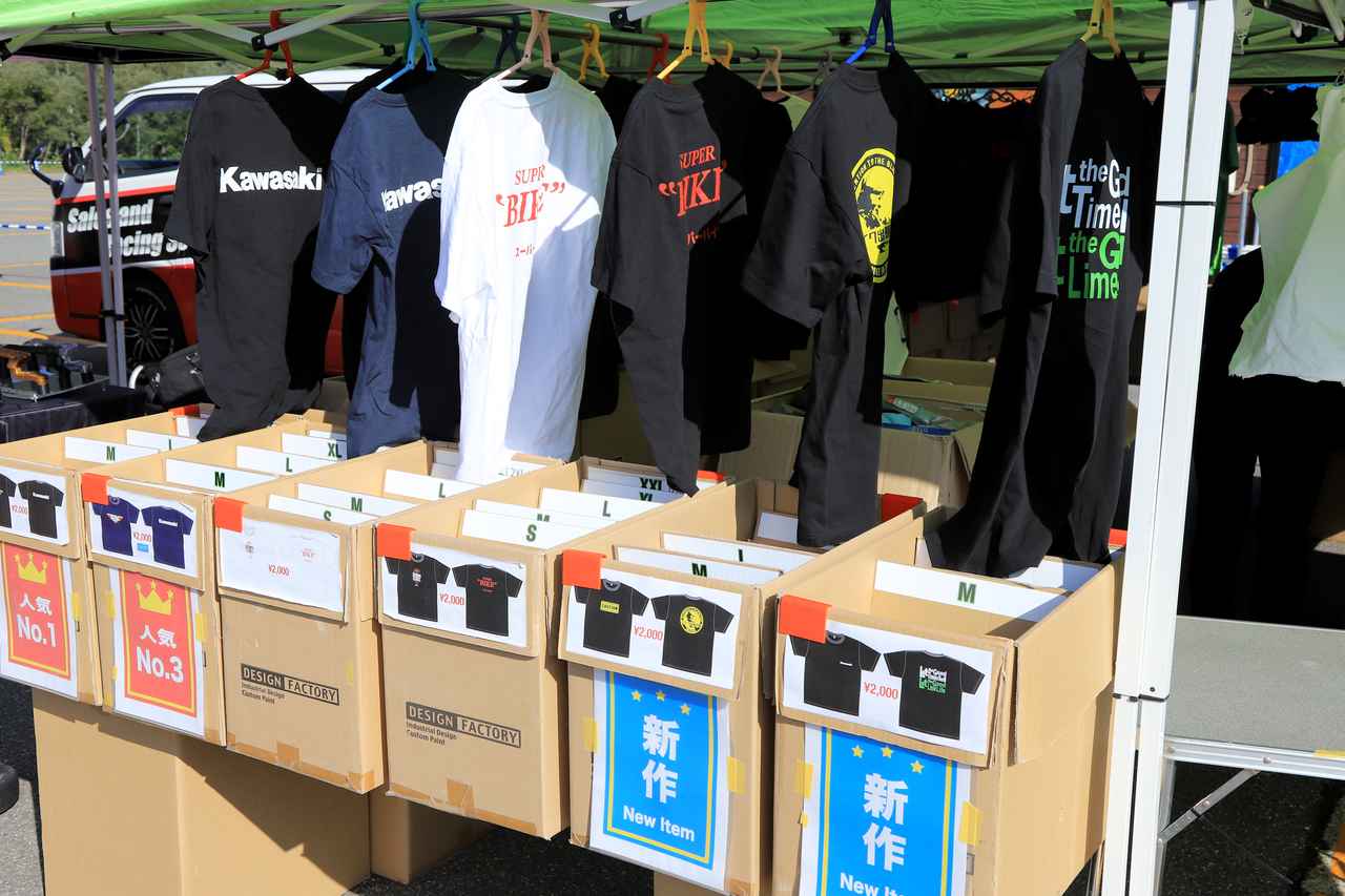 画像2: ▲デザインファクトリーブース。お手頃価格で定番かつオリジナリティもあるアパレルを展開。掘り出し物を求めるお客さんも多かったです!