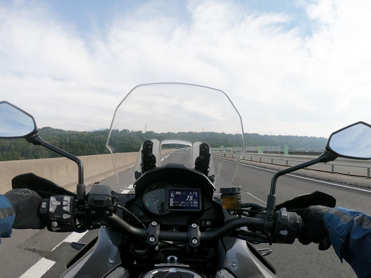 画像1: 高速道路での圧倒的な快適さ