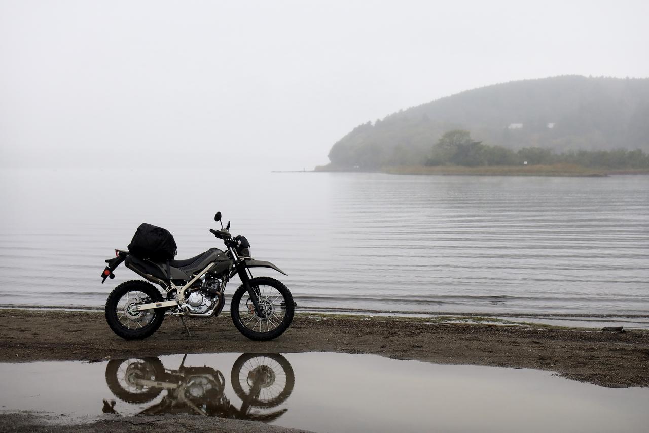 画像1: 雨と霧の山中湖