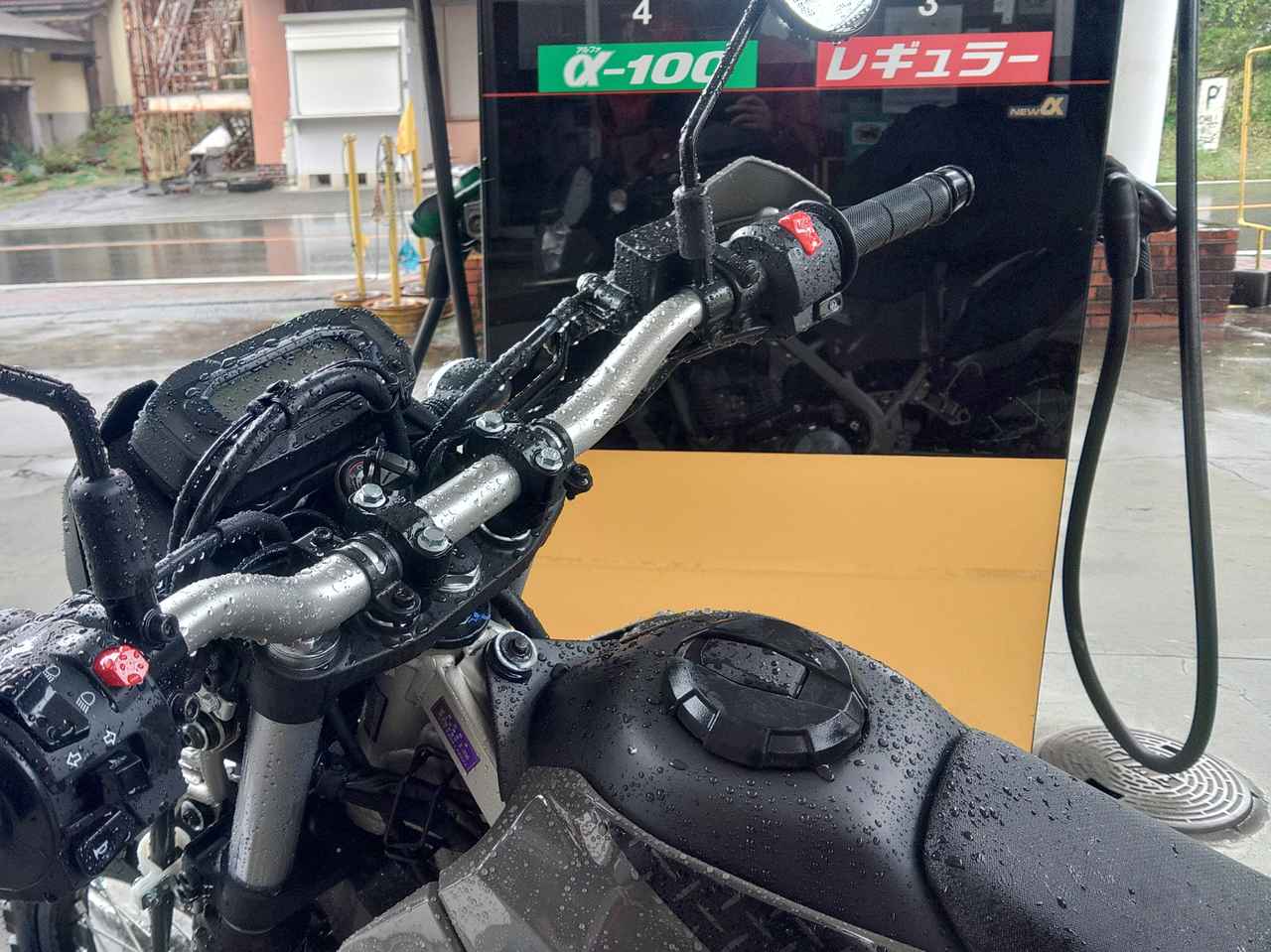 画像: ▲131.3km走り4.58L給油した。実測燃費は28.6km/L。ほぼ高速道路だったので、あまり燃費は伸ばせなかった。燃料計が最後のひと目盛りになっていたが、まだ3Lほど余裕があった。油種はレギュラー。