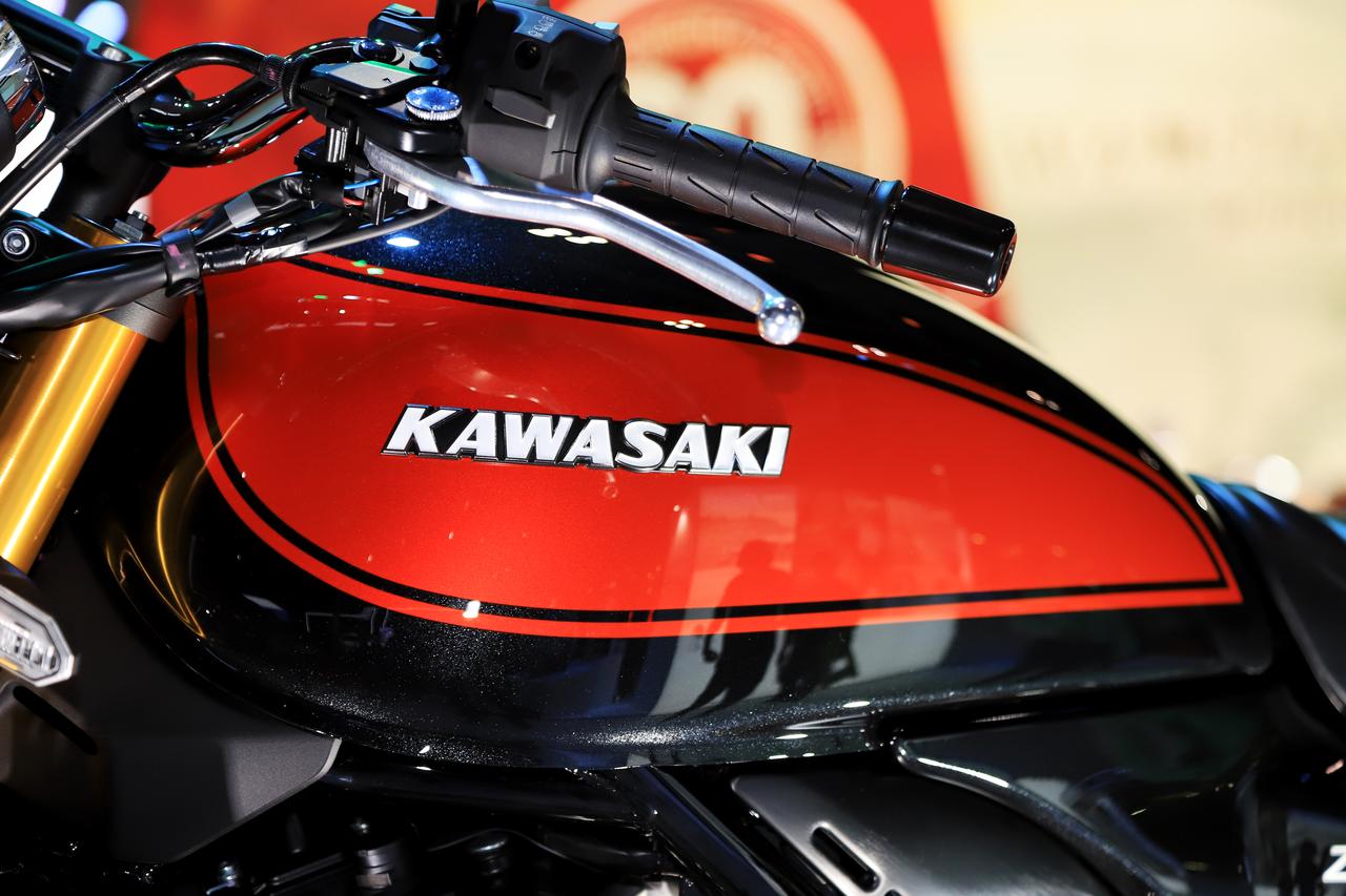 画像11: 新型「Z900RS」シリーズを世界初公開! Japan Mobility Show 2025のカワサキブースは見どころ満載|若月佑美さんはいち早く初公開モデルにタッチ