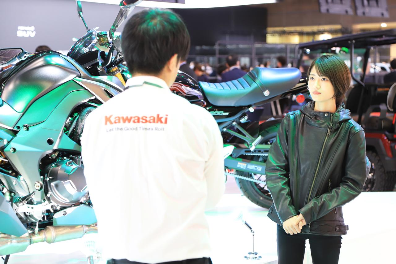 画像37: 新型「Z900RS」シリーズを世界初公開! Japan Mobility Show 2025のカワサキブースは見どころ満載|若月佑美さんはいち早く初公開モデルにタッチ